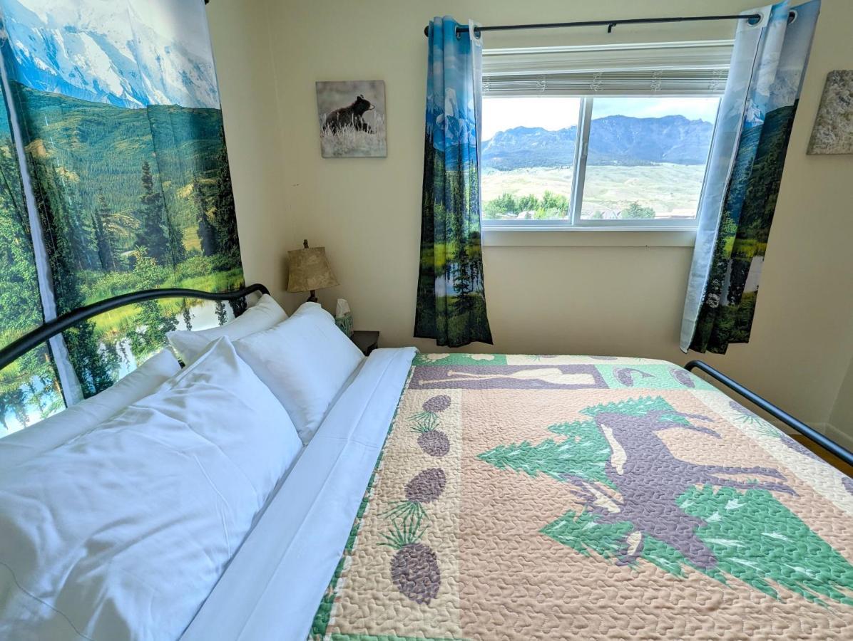 Yellowstone Treasure Guesthouses On The River Gardiner Extérieur photo