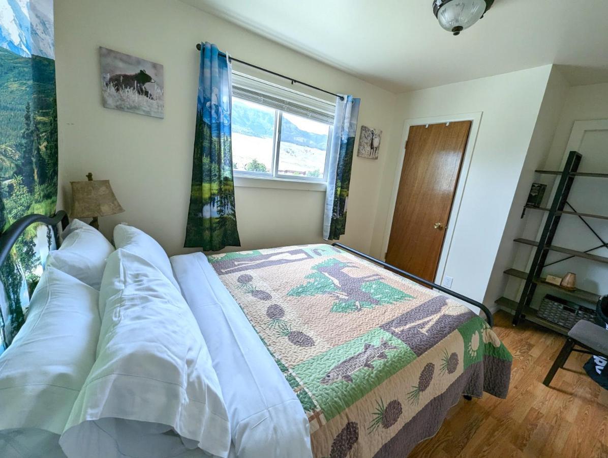 Yellowstone Treasure Guesthouses On The River Gardiner Extérieur photo