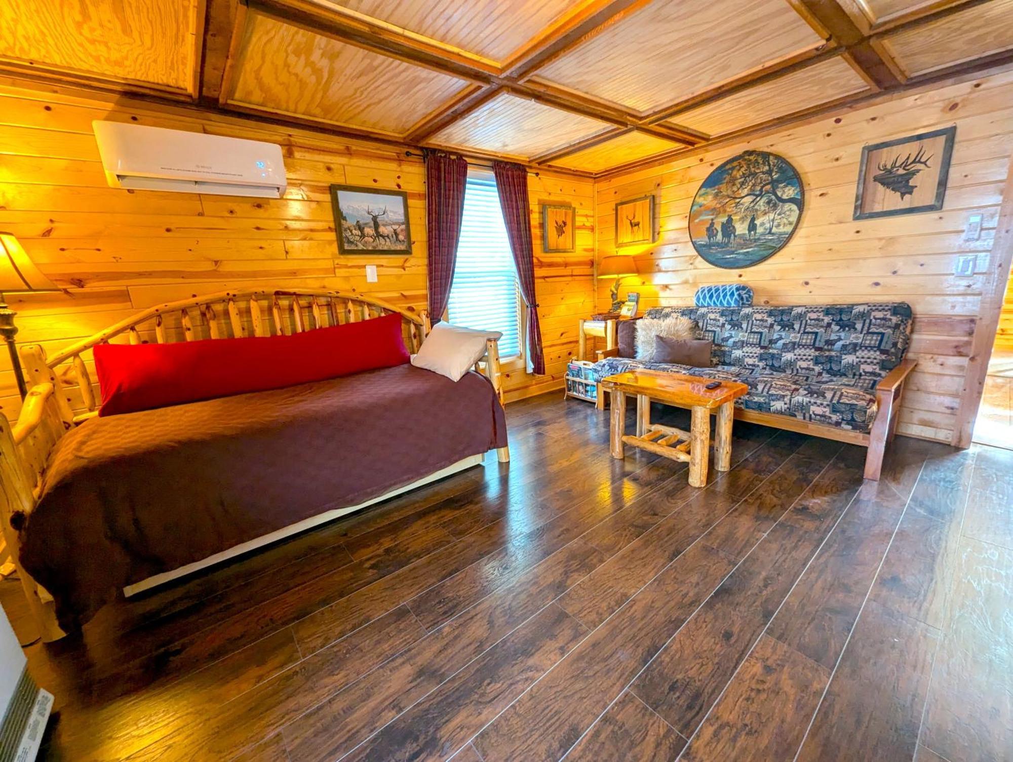 Yellowstone Treasure Guesthouses On The River Gardiner Extérieur photo