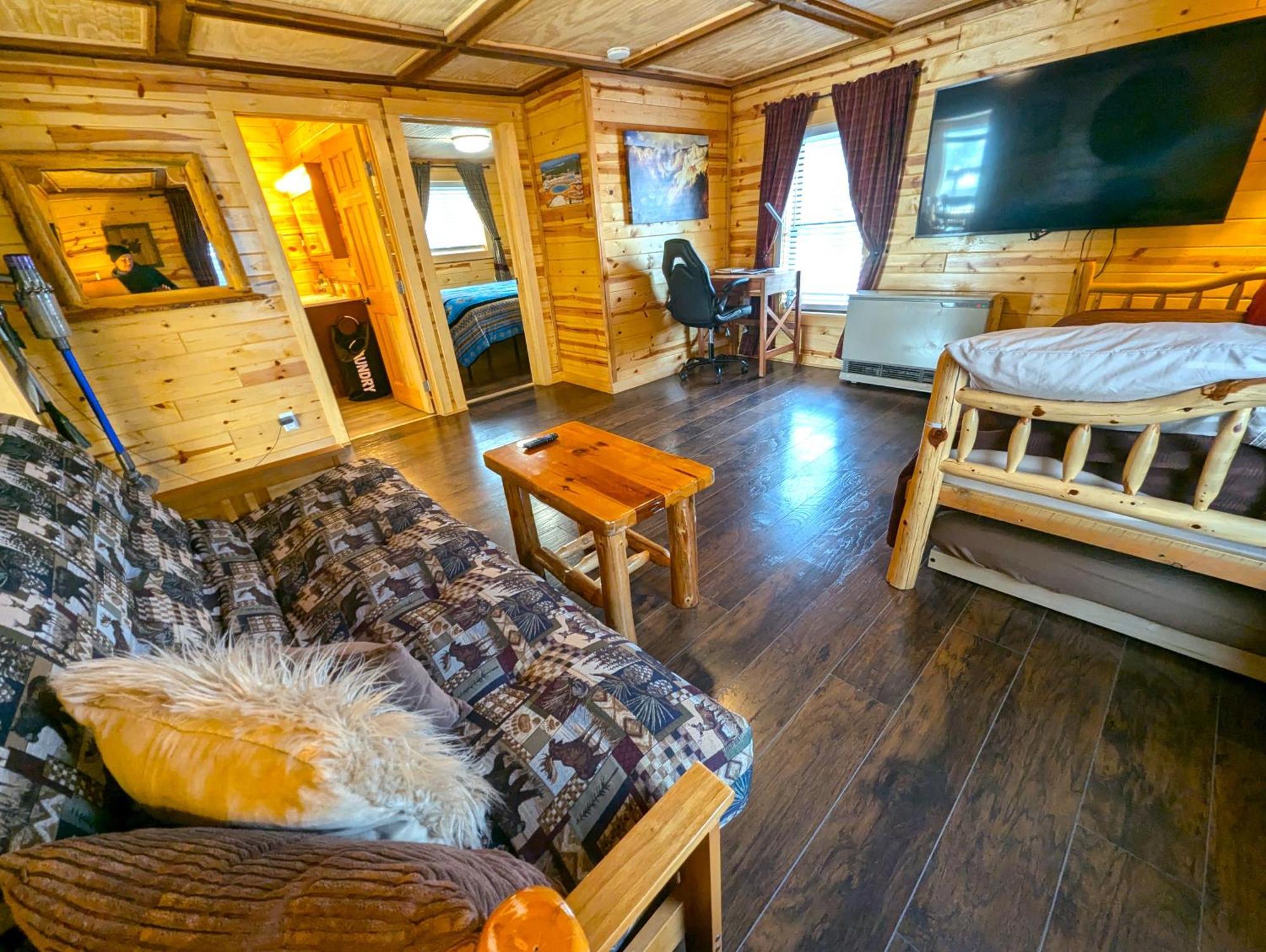 Yellowstone Treasure Guesthouses On The River Gardiner Extérieur photo