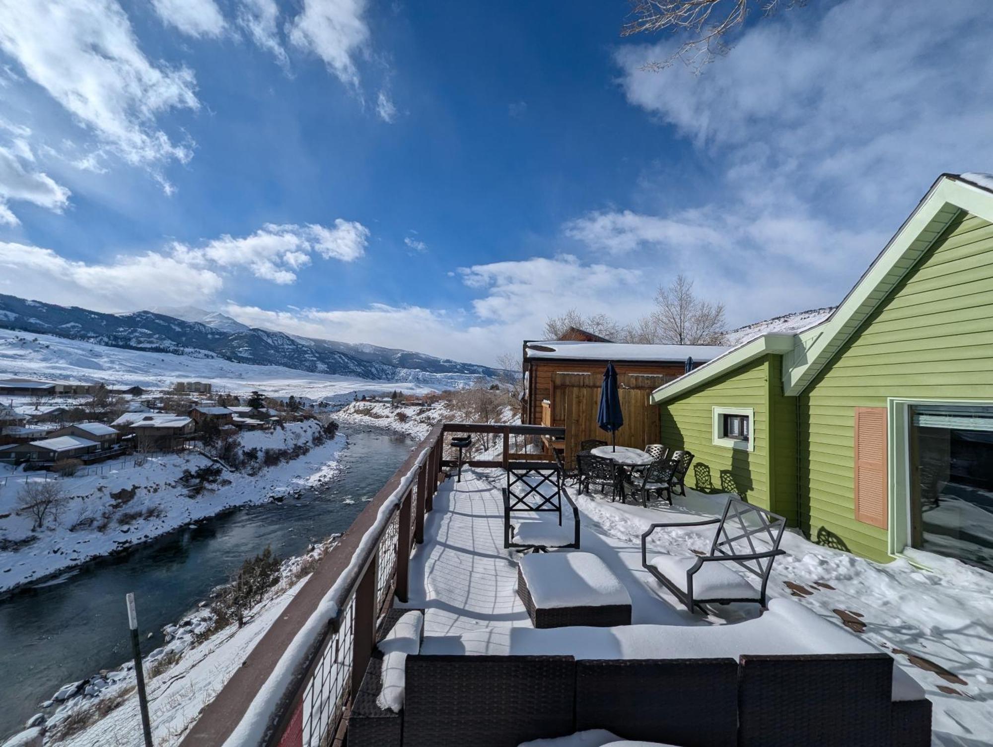 Yellowstone Treasure Guesthouses On The River Gardiner Extérieur photo