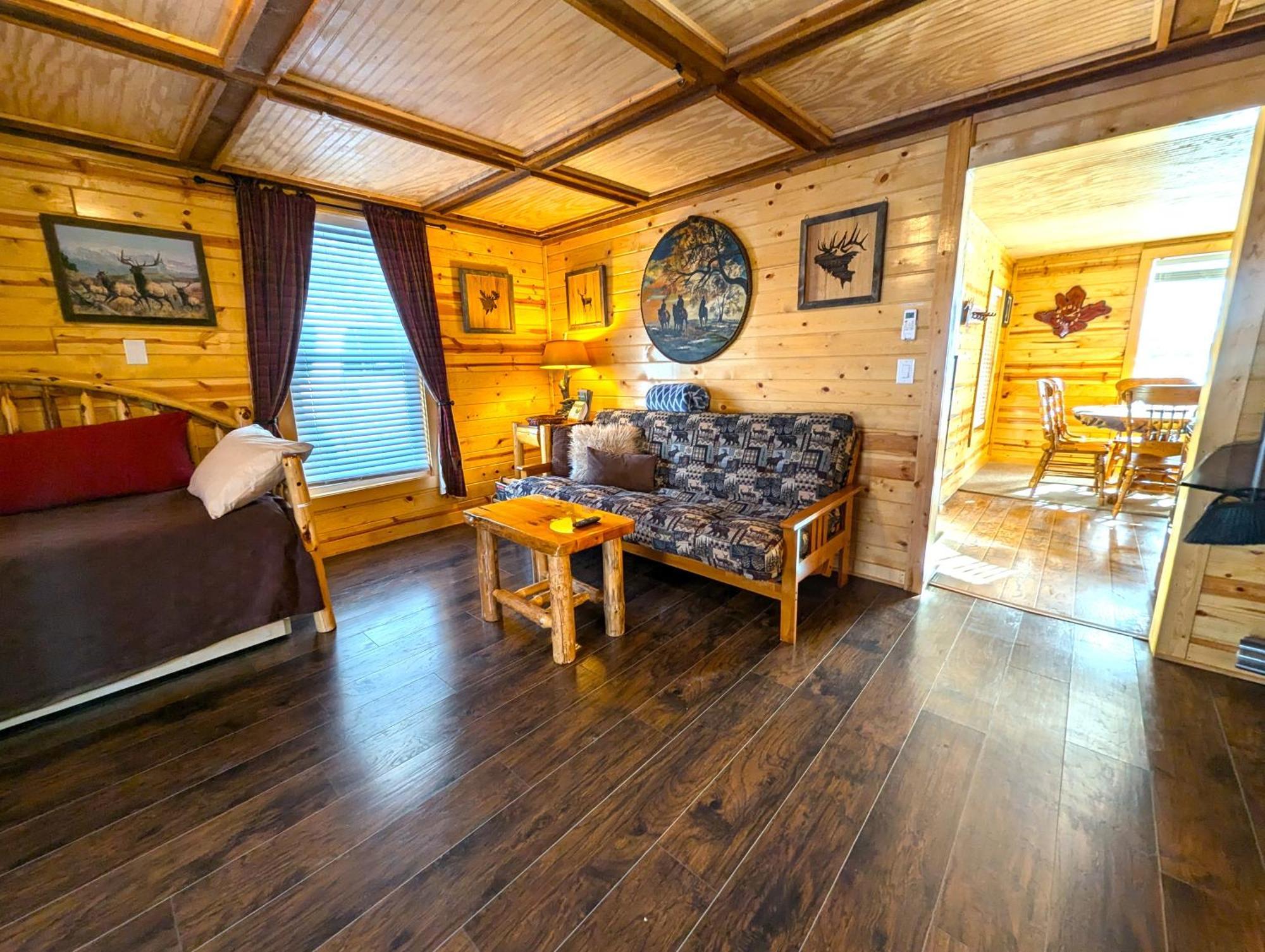 Yellowstone Treasure Guesthouses On The River Gardiner Extérieur photo